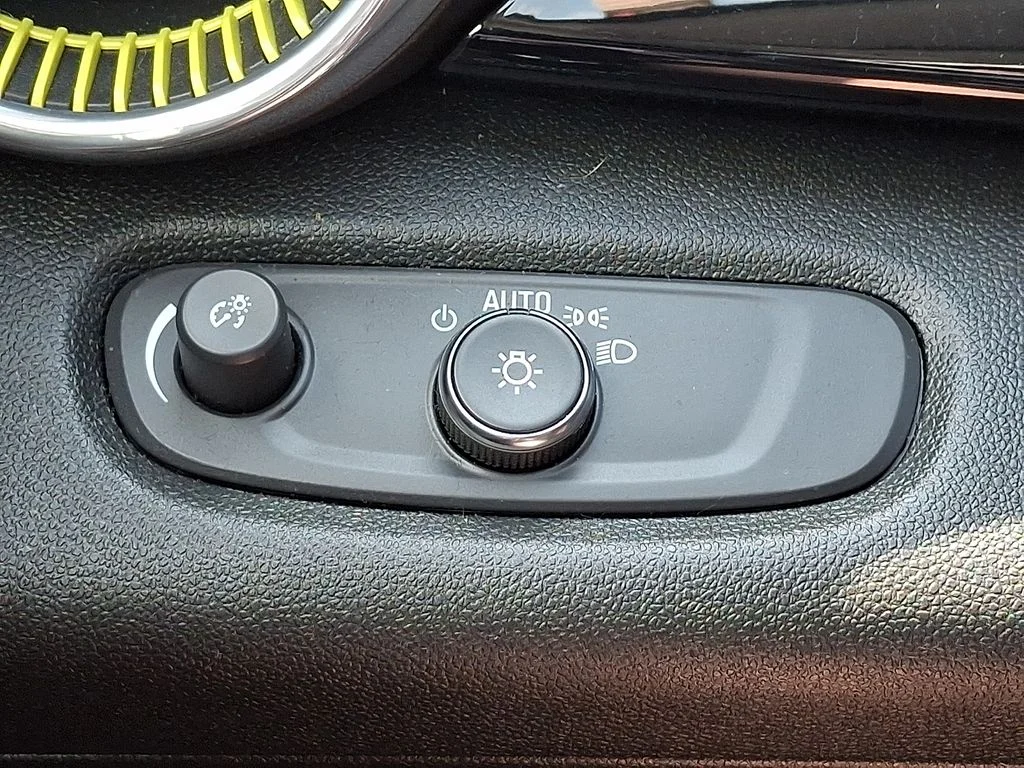Used 2025 Yellow Chevrolet ACTIV image 23