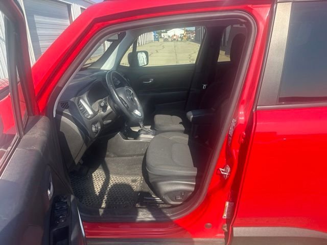 Used 2023 Red Jeep Latitude image 3