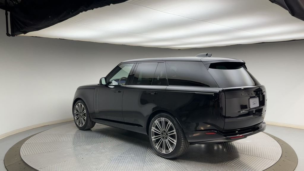 Used 2023 Santorini Black Metallic Land Rover SE image 4