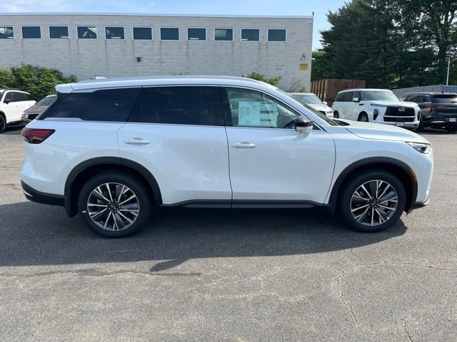 New 2027 White INFINITI Luxe AWD image 2