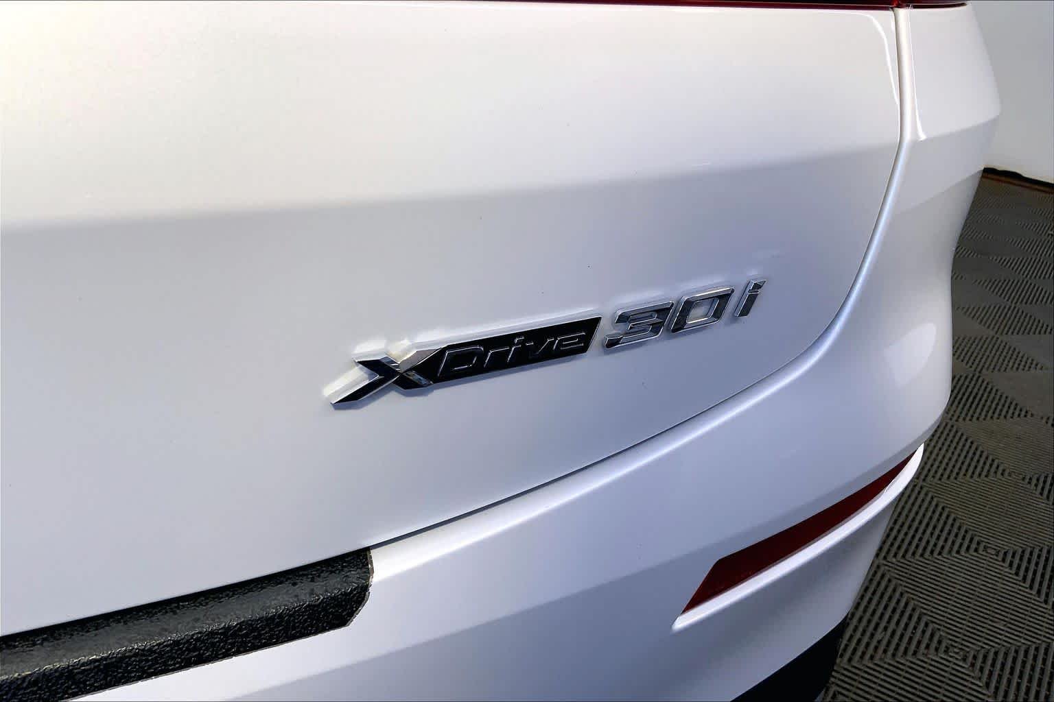 Used 2024 Alpine White BMW xDrive30i image 70