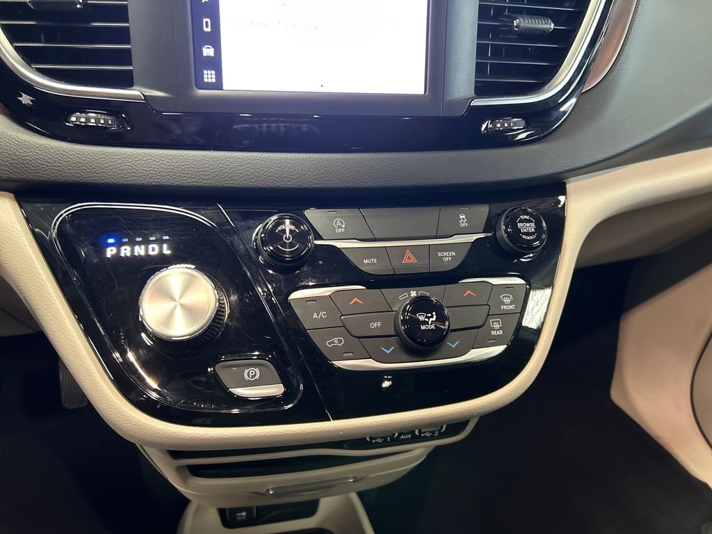 Used 2023 White Chrysler LX image 19