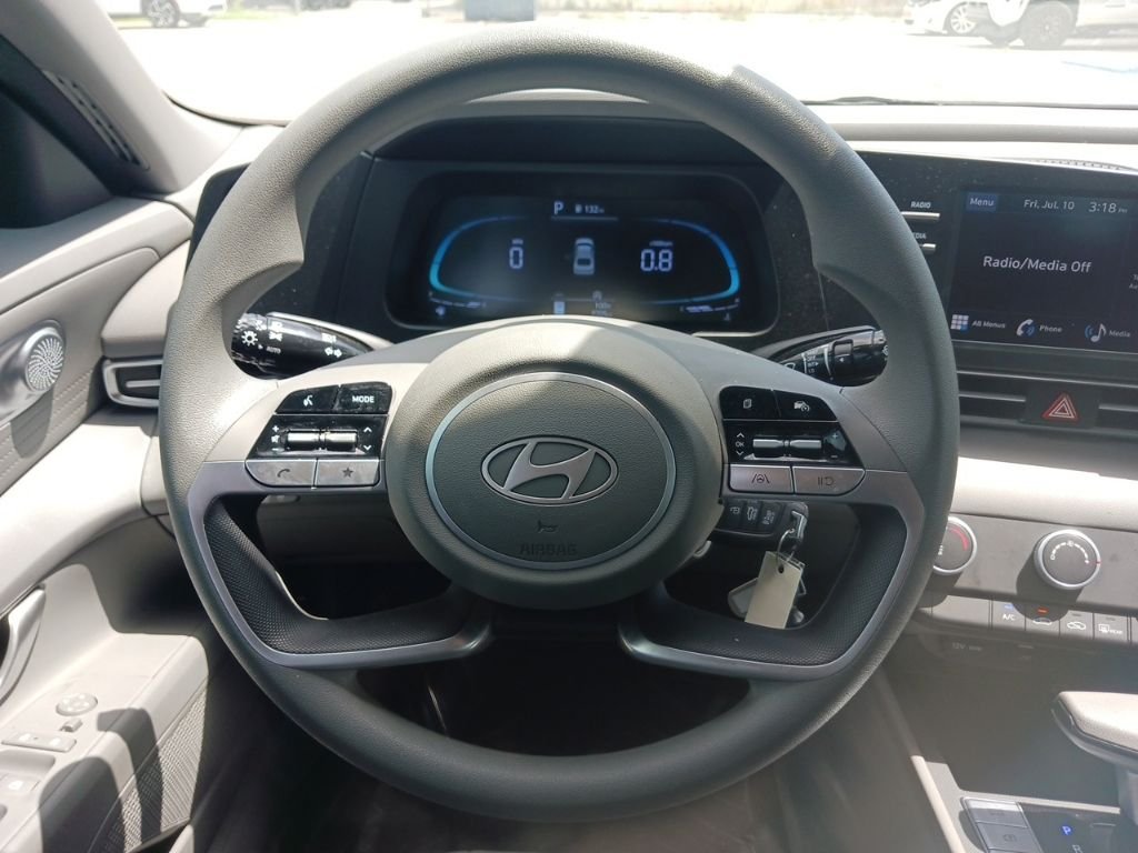 2025 Hyundai Elantra SE - Photo 22