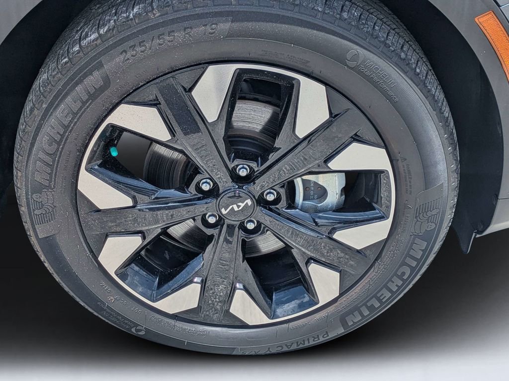 Used 2024 Gray Kia X-Line Prestige image 11