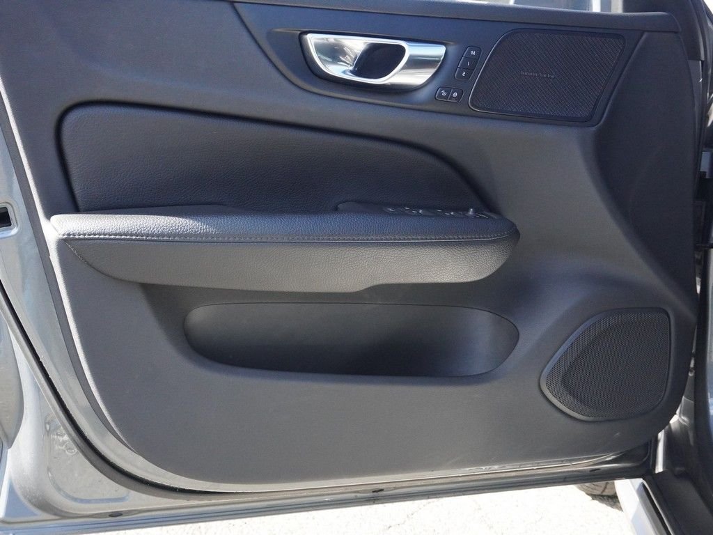 Used 2020 Gray Volvo T5 image 25