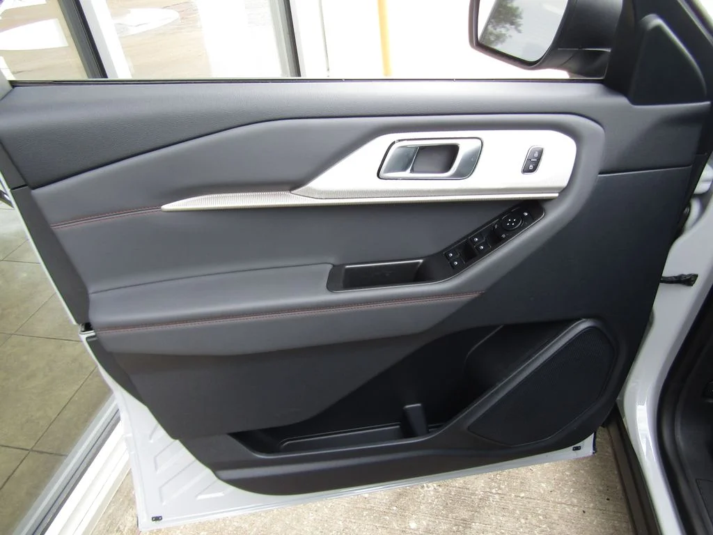 New 2027 Avalanche Gray Ford Active image 24