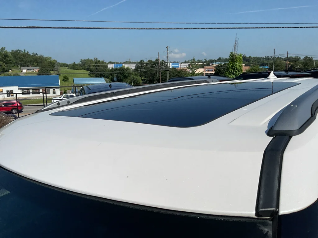 Used 2019 White Platinum Metallic Tri-Coat Ford XLT image 5