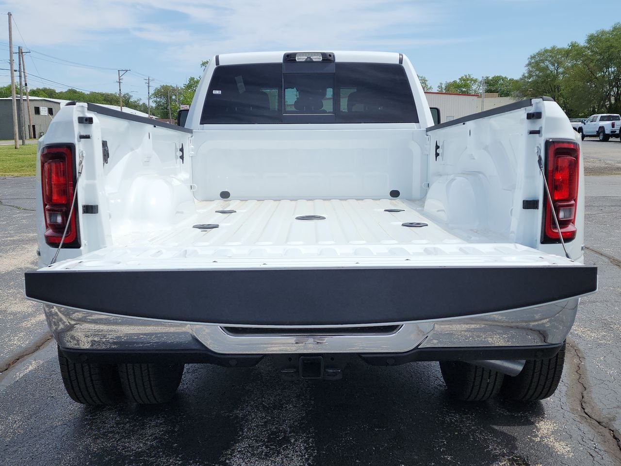 New 2026 Bright White Clear-Coat Exterior Paint RAM Tradesman image 23