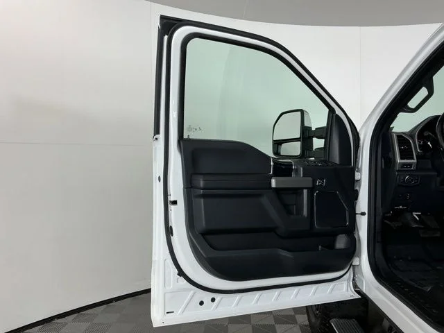 Used 2022  Ford Platinum image 17