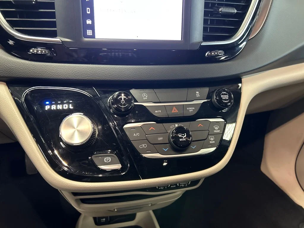 Used 2023 White Chrysler LX image 19