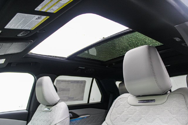 New 2027 Star White Metallic Tri-Coat Ford Platinum™ image 25