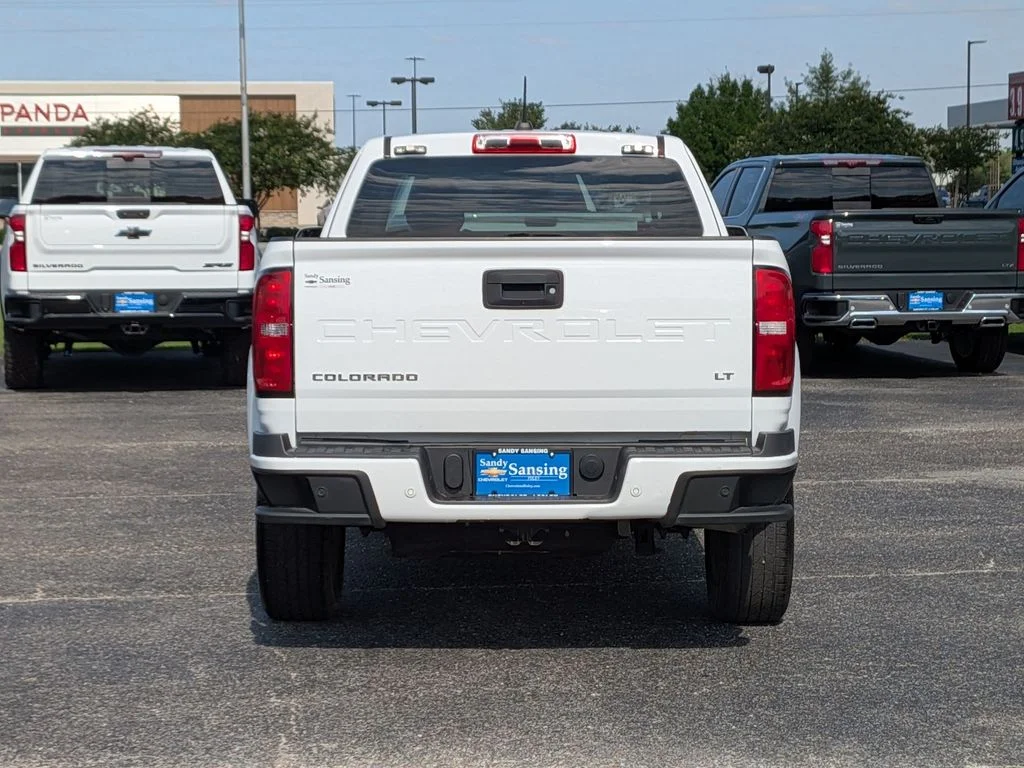 Used 2022 White Chevrolet LT image 4