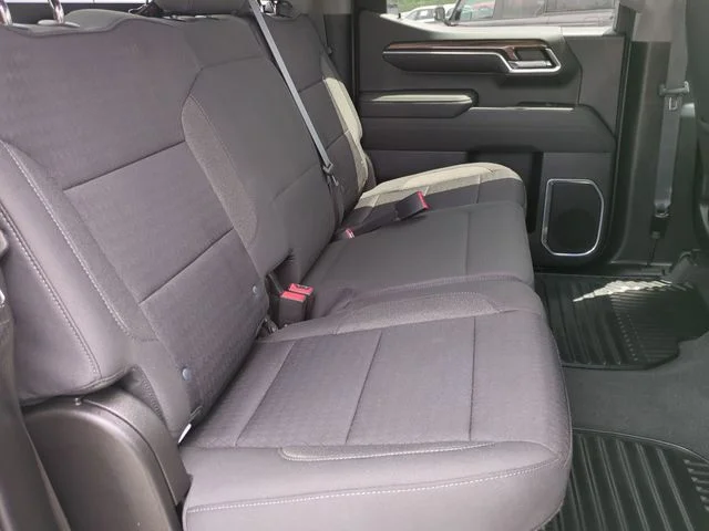 Used 2022 White Chevrolet LT image 35