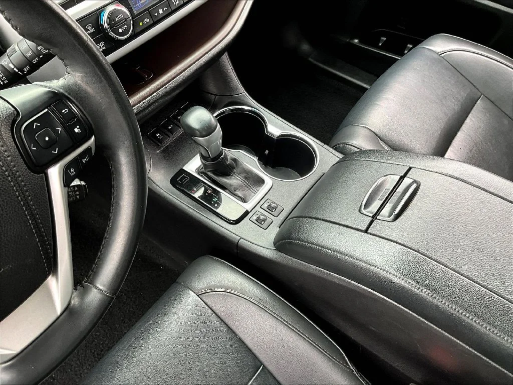 Used 2019 Black Toyota XLE image 17