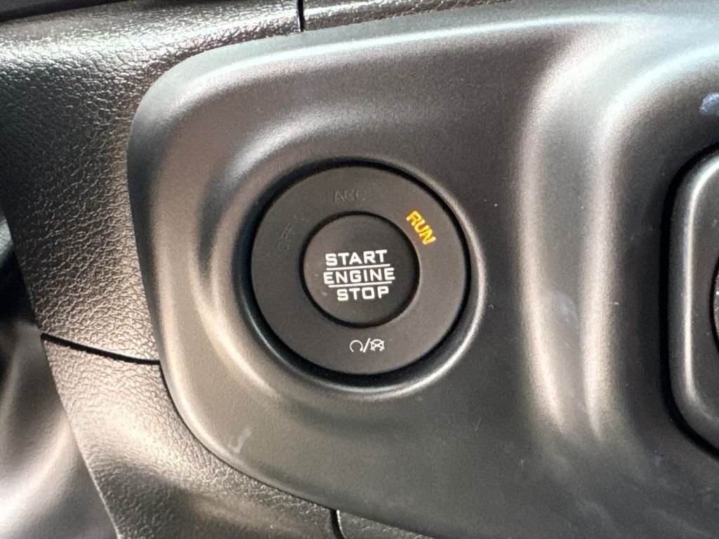 Certified Used 2023 White/off-white Jeep Sahara image 31