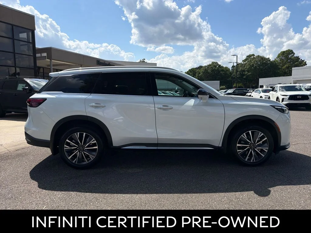 Certified Used 2026 Radiant White INFINITI LUXE image 13