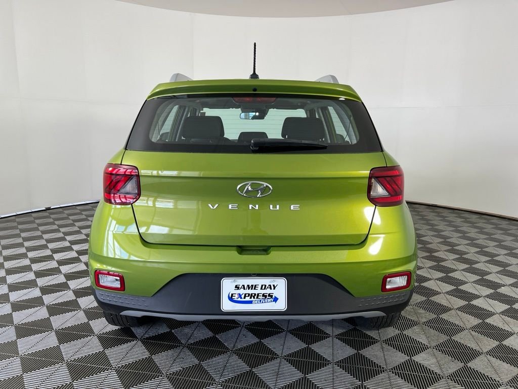 Used 2023 Green Hyundai SEL image 23