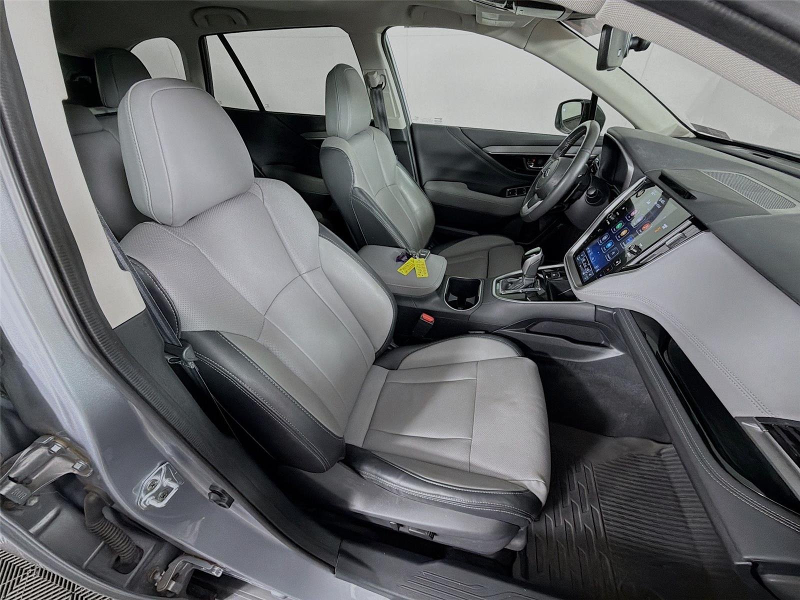 Used 2025 Ice Silver Metallic Subaru Limited image 31