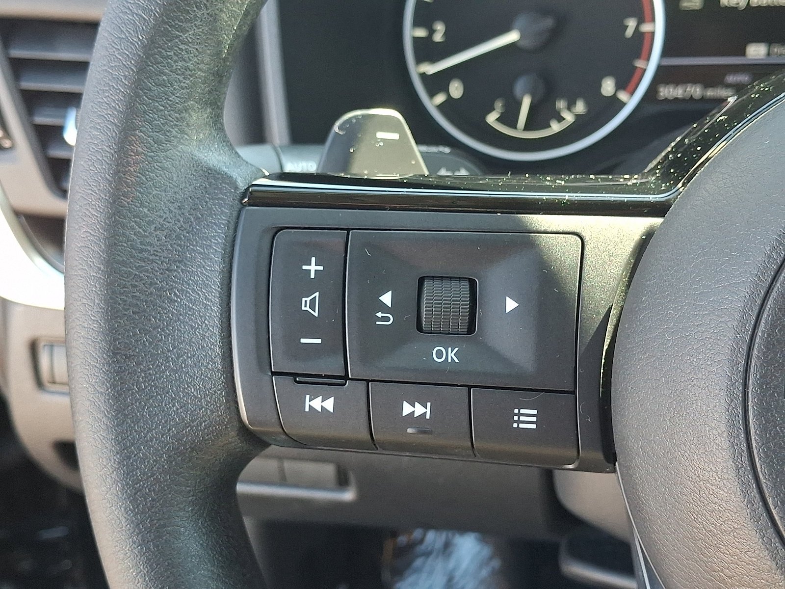 Used 2023 Super Black Nissan SV image 21