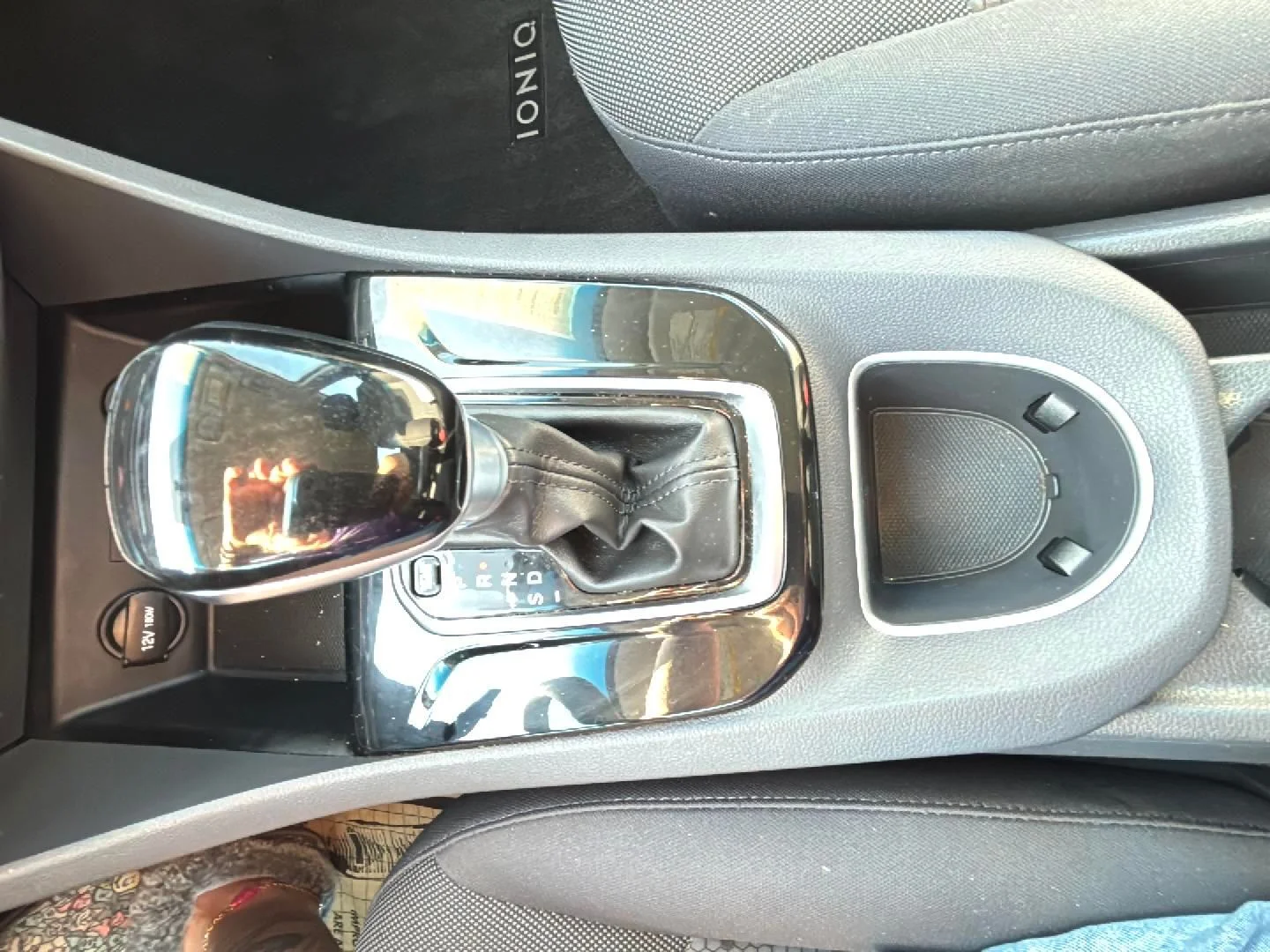 Used 2018 Silver Hyundai Blue image 13