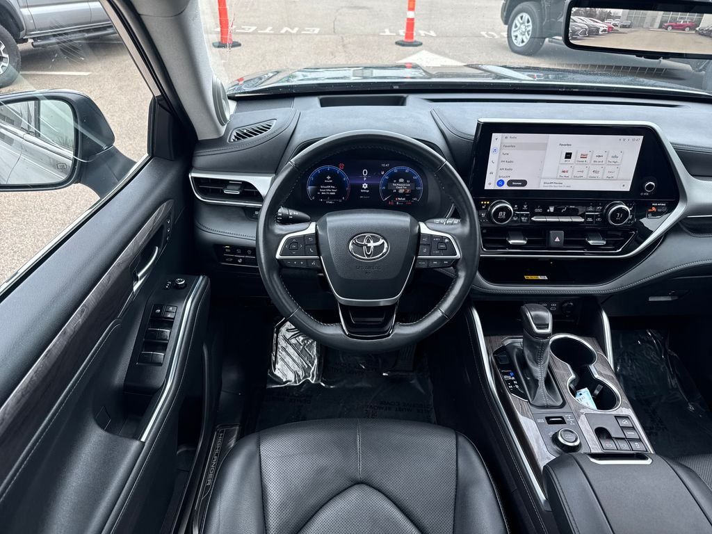 Used 2023 Gray Toyota Platinum image 14