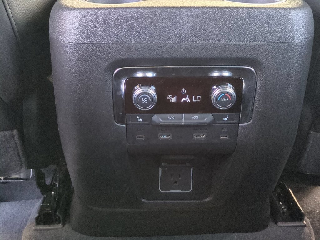 2026 GMC Yukon XL Denali - Photo 31