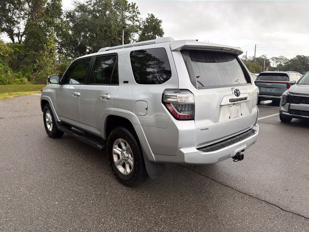 Used 2018 Classic Silver Metallic Toyota SR5 image 6