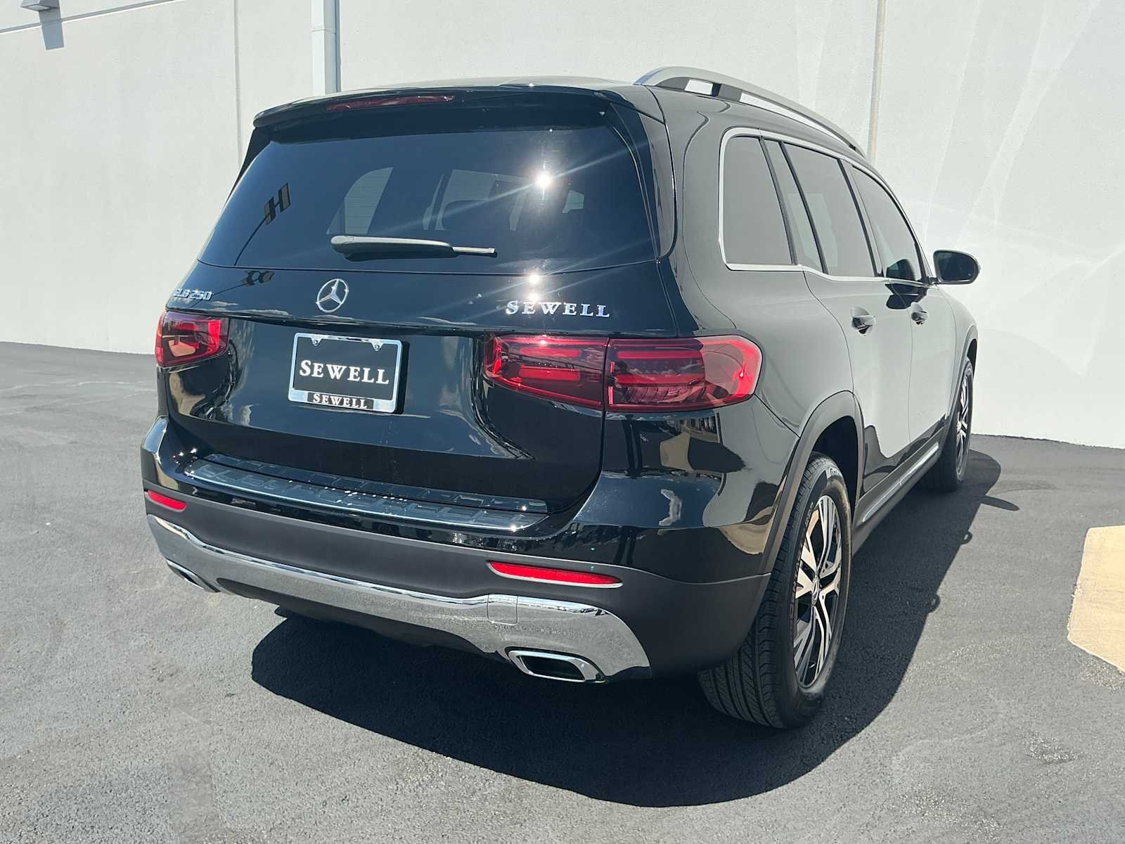 Used 2026 Night Black Mercedes-Benz GLB 250 image 4