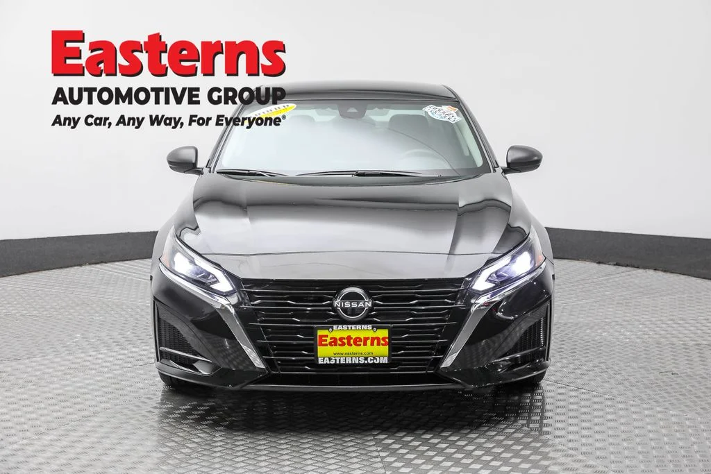 Used 2024 Black Nissan 2.5 SV image 2