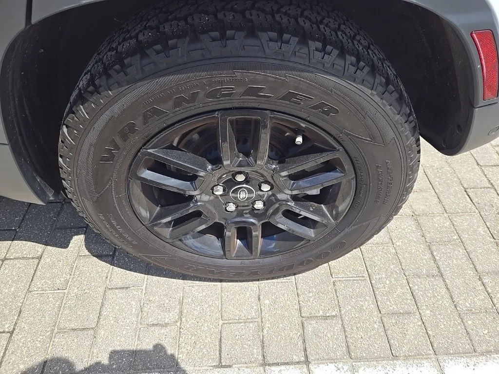 Certified Used 2024 White Land Rover S image 9