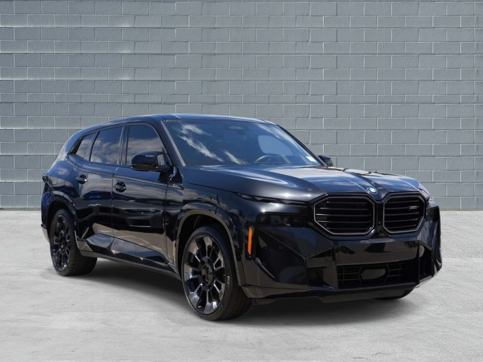 2023 BMW XM -'s photo