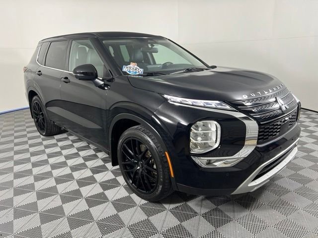 Used 2022 Black Mitsubishi SE image 1