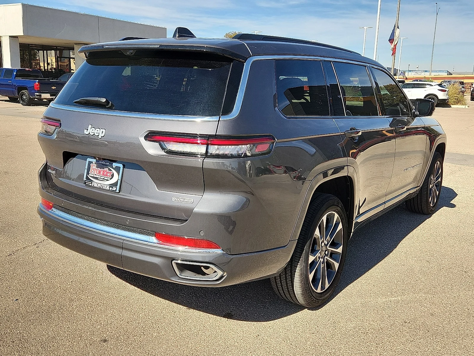 New 2025 Baltic Gray Metallic Clear-Coat  Paint Jeep L OVERLAND 4X4 image 4