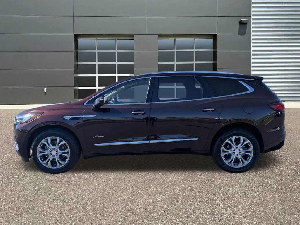Used 2020 RICH GARNET METALLIC Buick Avenir image 9