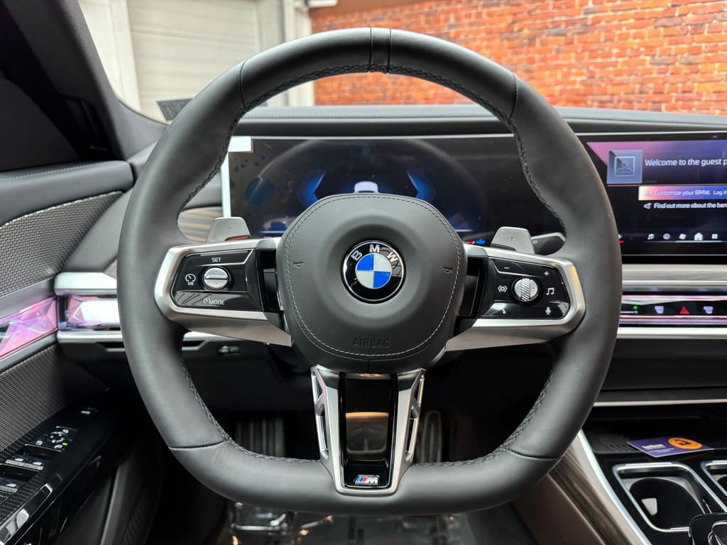 2025 BMW 7 Series 760i - Photo 14