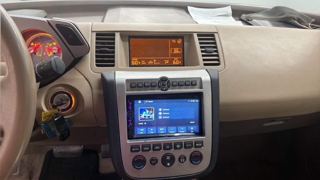 Used 2003 White Nissan SL image 11