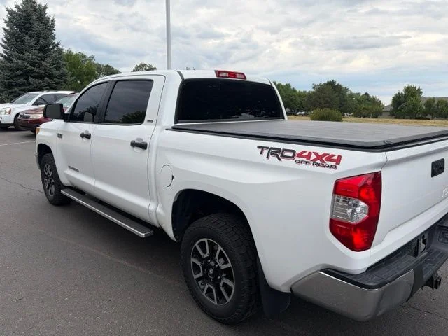 Used 2016 White Toyota SR5 image 25