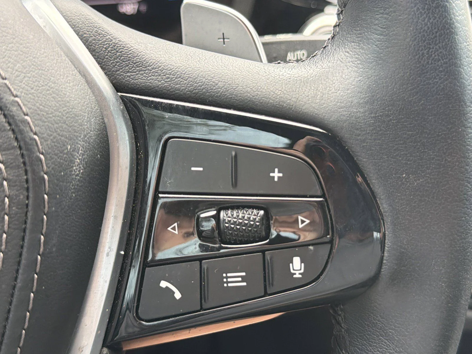 Used 2023 Skyscraper Grey Metallic BMW 540i image 31