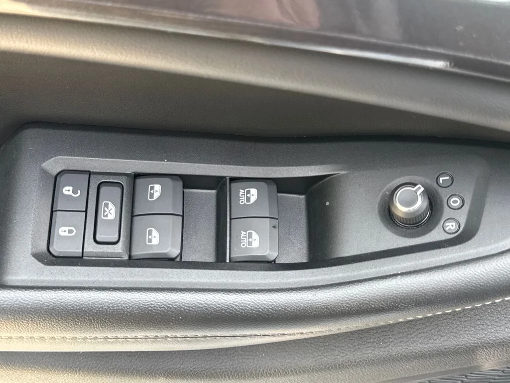 Used 2023 Gray Metallic Jeep Laredo image 14