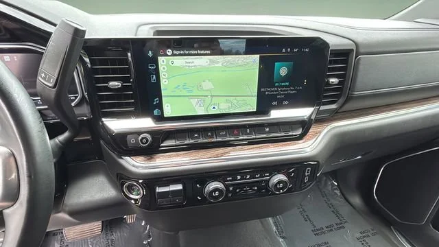 Used 2025 Cypress Gray Chevrolet LT image 27