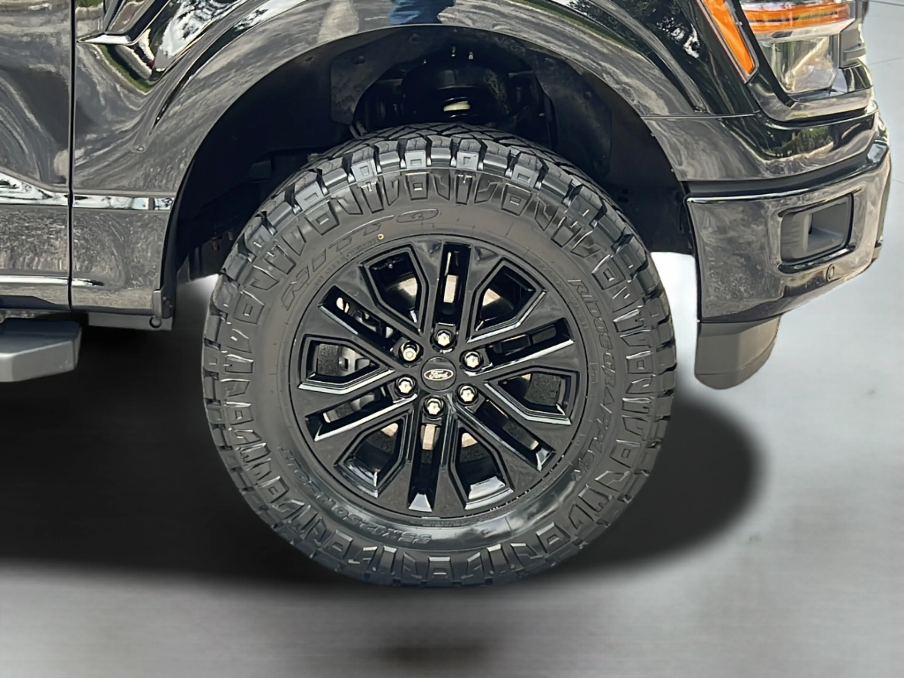 Used 2024 Agate Black Metallic Ford XLT image 25