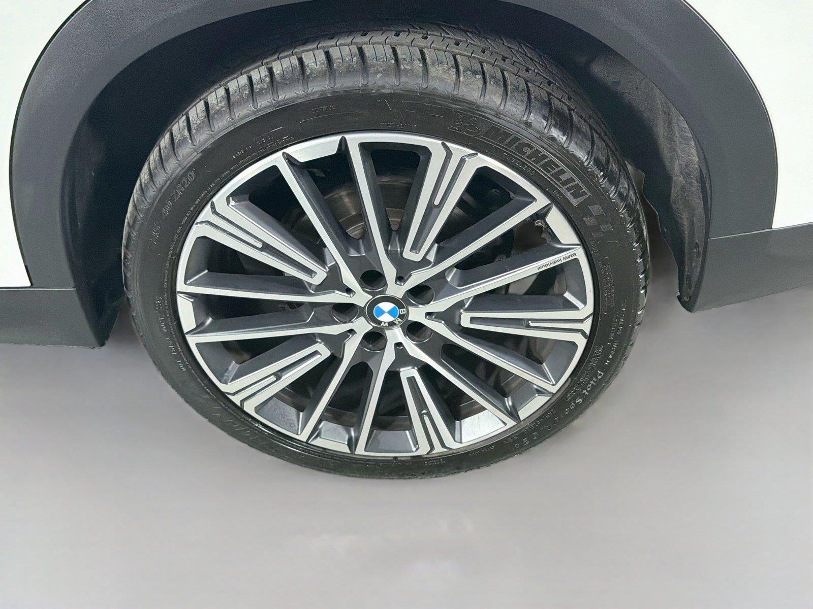 Certified Used 2025 Mineral White Metallic BMW xDrive28i image 30