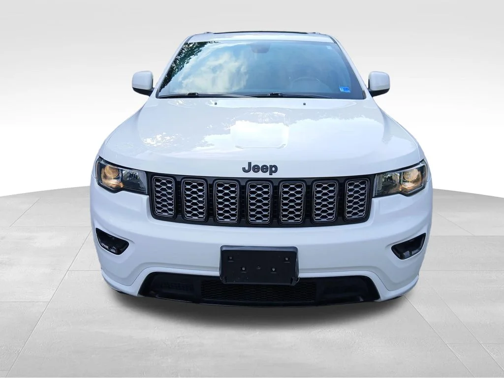 Used 2020 White Jeep Altitude image 18