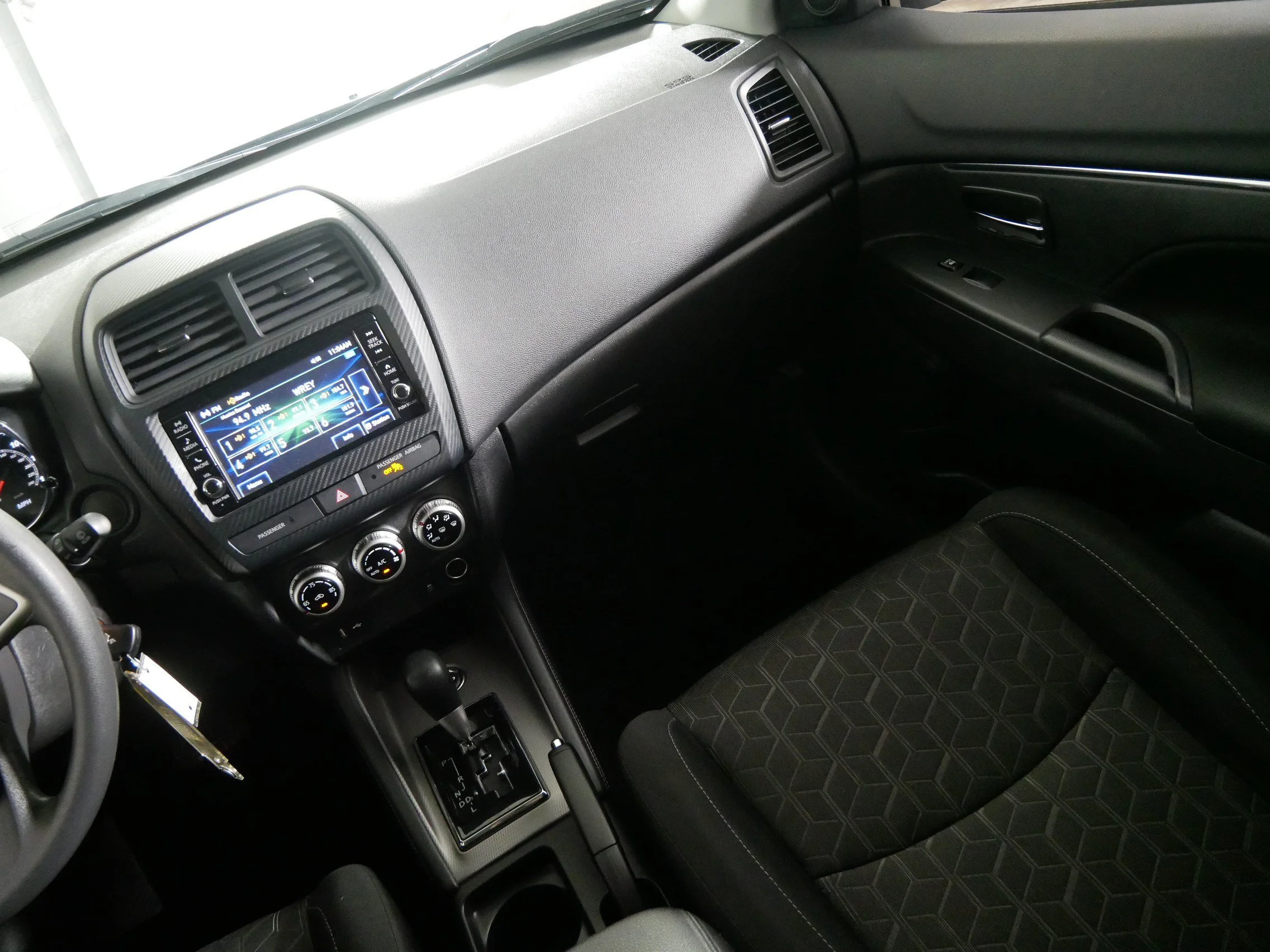 Used 2025 Mercury Gray Metallic Mitsubishi ES image 11