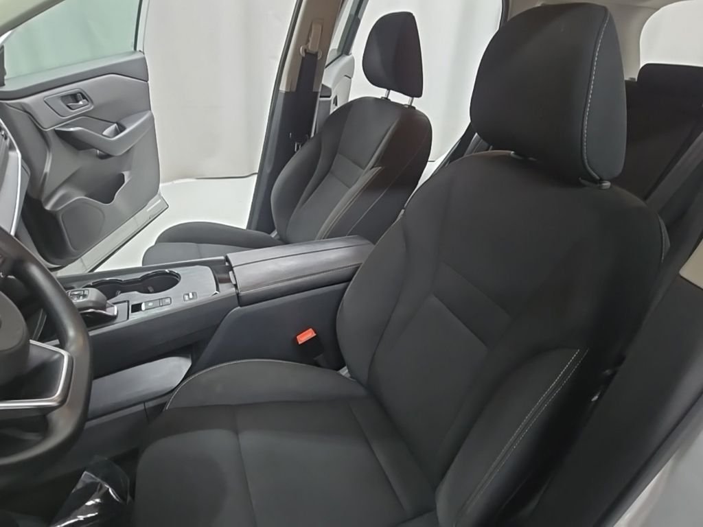 Used 2024 Silver Nissan S image 13