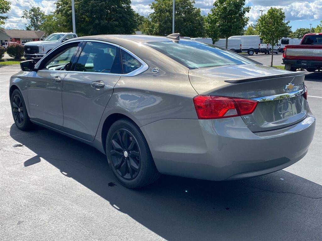 Used 2019 Pepperdust Metallic Chevrolet LT image 8