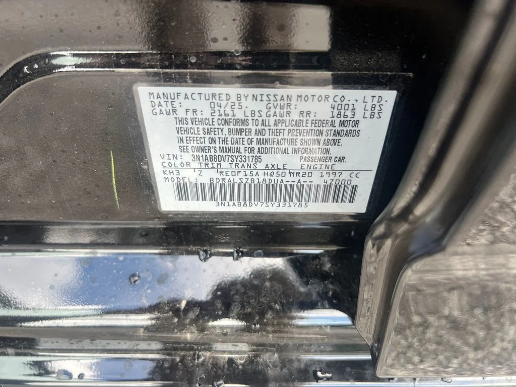 Used 2025 Black Nissan SR image 31