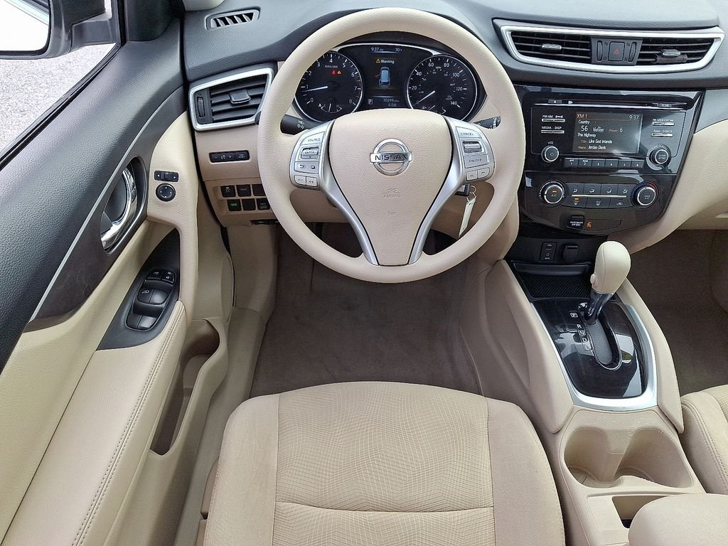 Used 2015 White Nissan S image 12
