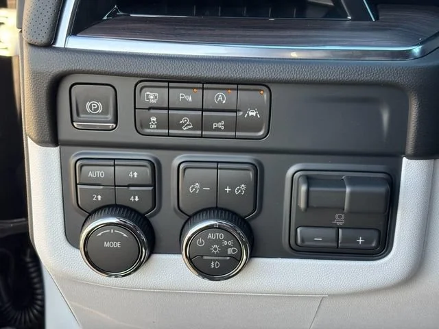 New 2026 Polar White Tricoat Chevrolet Premier image 12