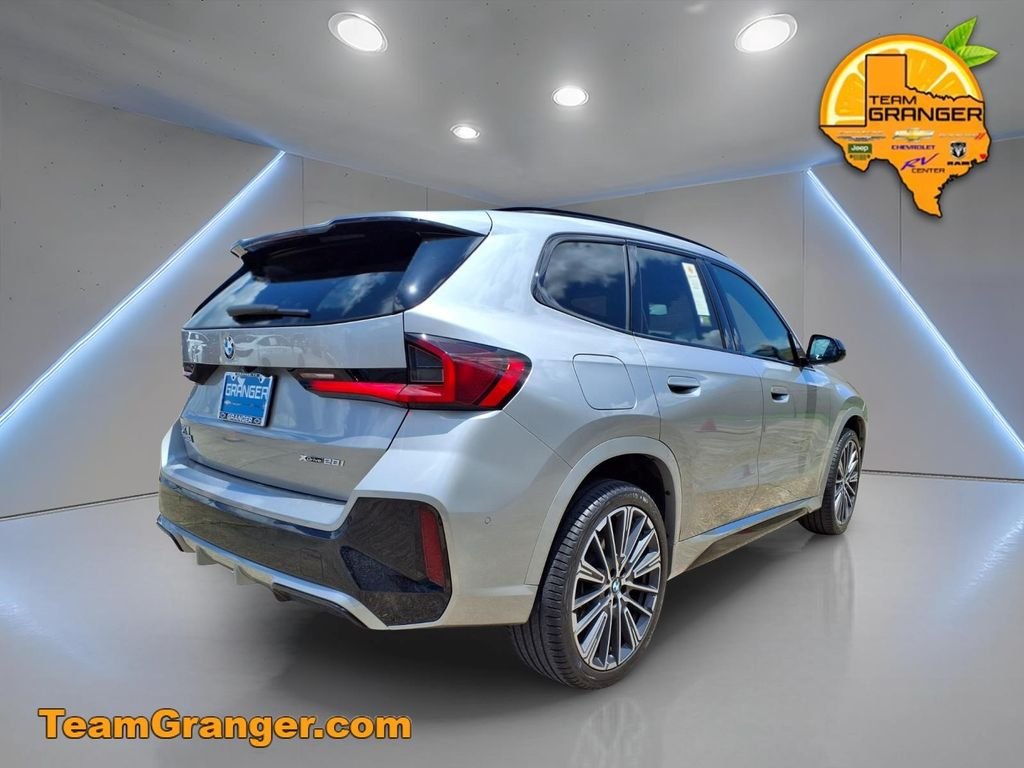 Used 2023 Silver BMW xDrive28i image 2